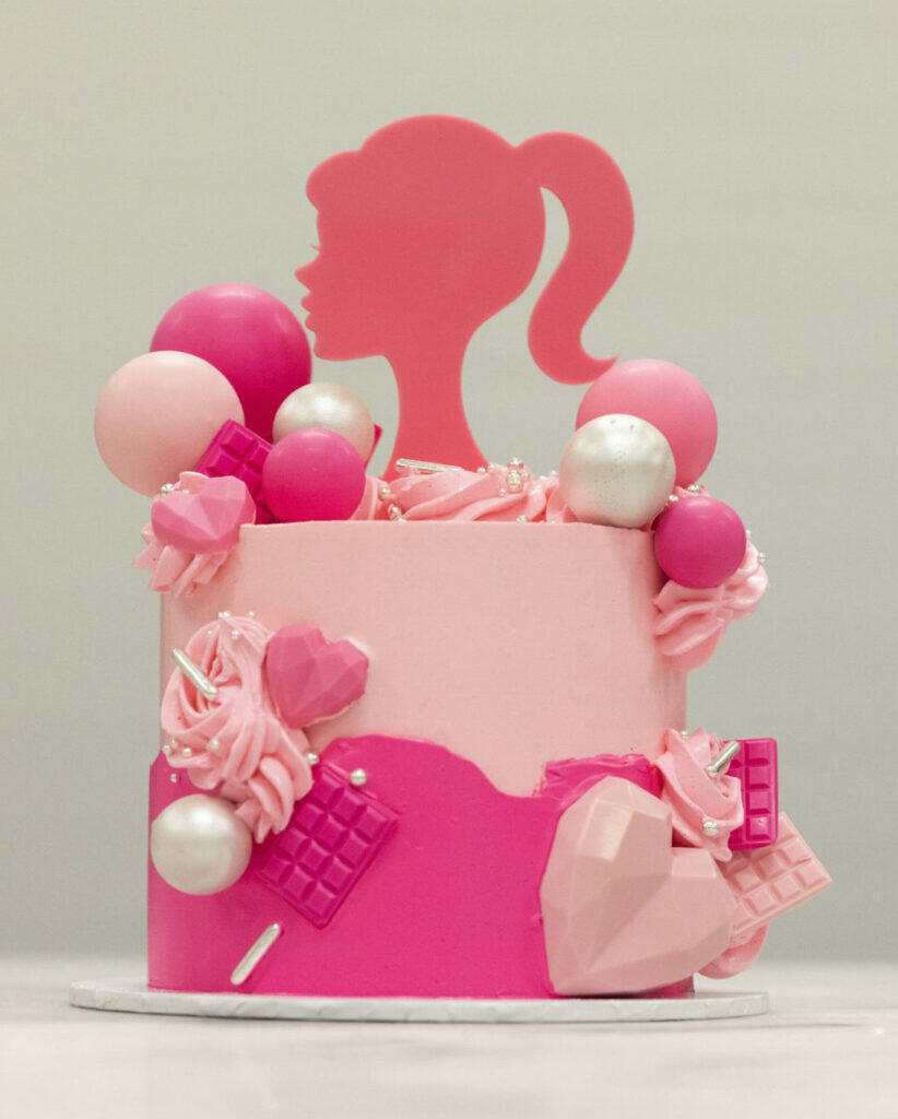 Celebrating 21 Years of Life with these Cake Ideas : Makeup Set & Barbie  Cake