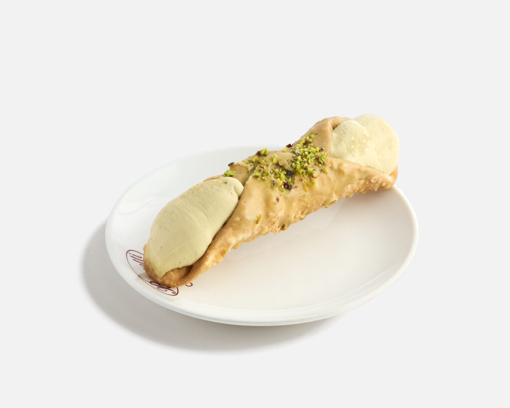Pistacchio Gelato Cannoli